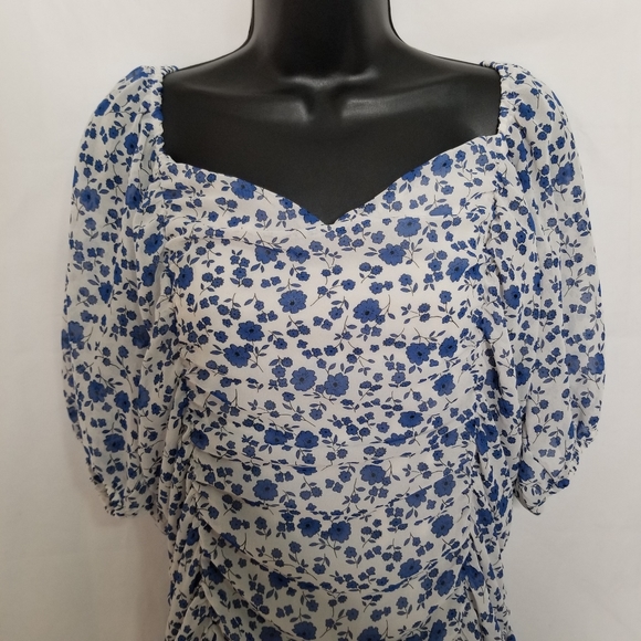 All in favor Sasha ruched floral mini dress - Picture 8 of 16